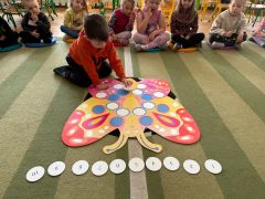 ilustracja do wpisu 
🐜🌸🦋🌼🐞Wiosenna matematyka po sali bryka🐞🌼🦋🌸🐜